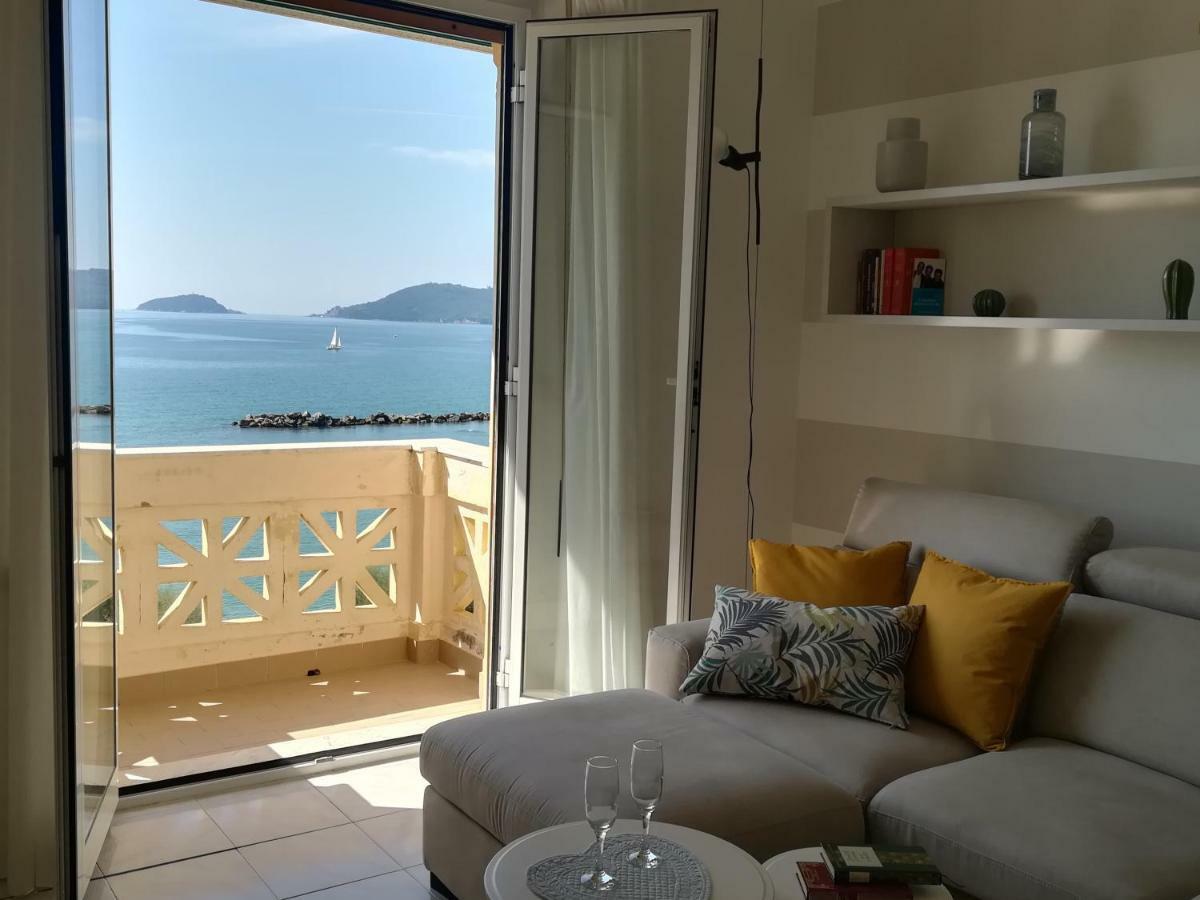 Apartamento Il Faro Dei Poeti Lerici Exterior foto