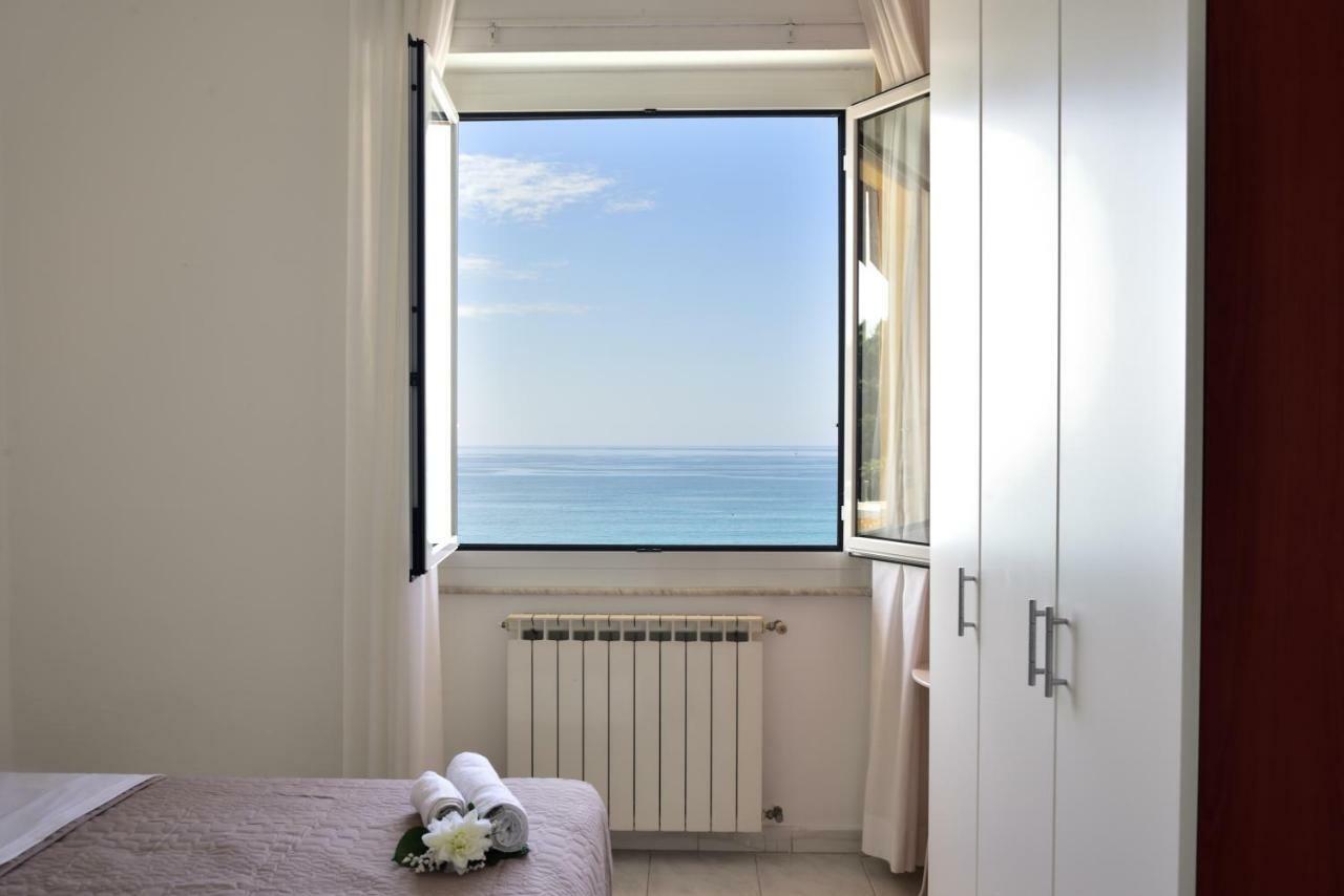Apartamento Il Faro Dei Poeti Lerici Exterior foto