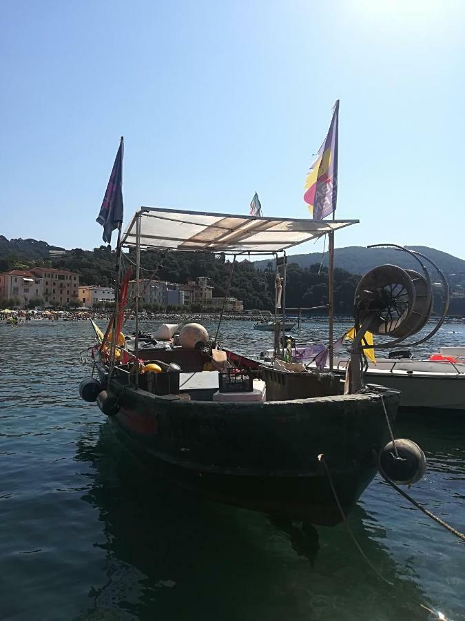 Apartamento Il Faro Dei Poeti Lerici Exterior foto