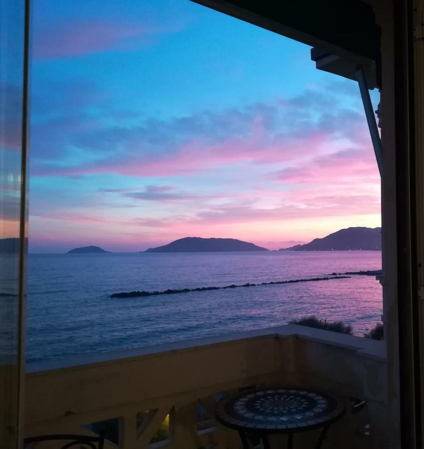 Apartamento Il Faro Dei Poeti Lerici Exterior foto